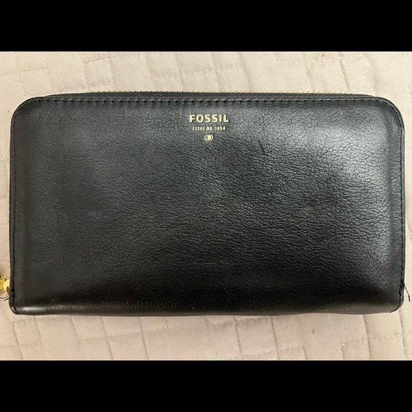 Fossil Clutch - Picture 6 of 6